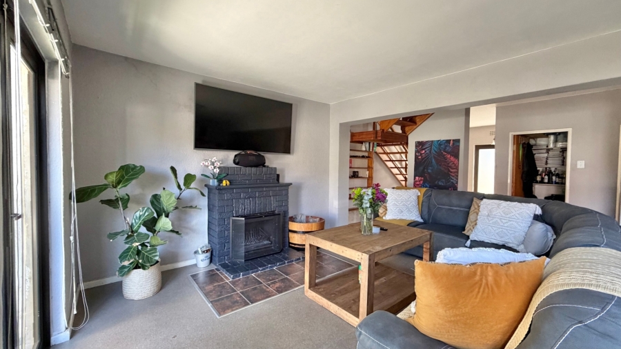 To Let 3 Bedroom Property for Rent in Longdown Western Cape